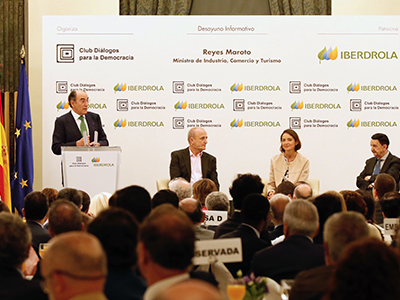 Foto Desayuno Informativo con la Ministra de Industria, Comercio y Turismo - Dña. Reyes Maroto.